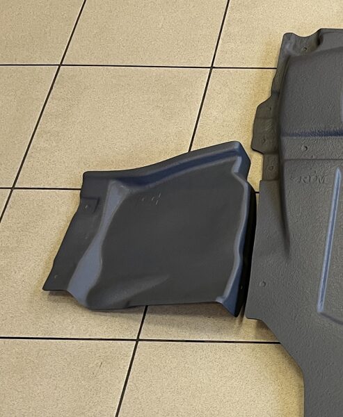 Toyota Yaris IV ( GR ) ( 2020 - ... ) ( R-сторона ) боковой пыльник 